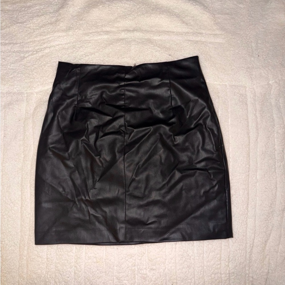 H&M Black Mini Skirt